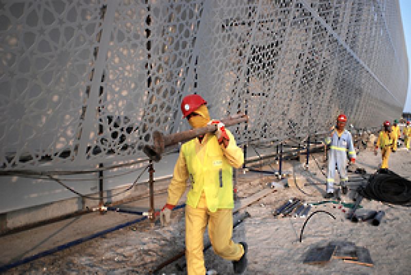 Migrant workers on job at Saadiyat Island, UAE before the pandemic-3248dc2285637f02e0941dd0aea61cce1623042719.jpg